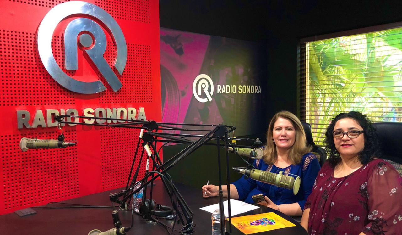 En cabina la titular del Instituto Municipal de Cultura y Arte Diana Reyes González con Silvia Manríquez en la Hora Nacional de Radio Sonora. 📻